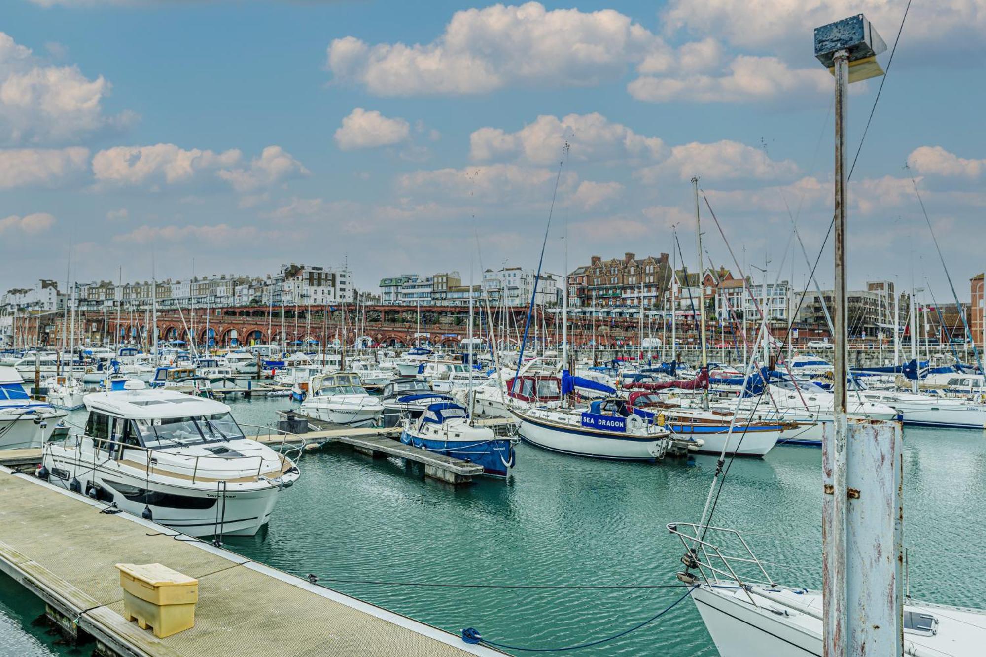 Modern Apartments In Vibrant Ramsgate Exteriör bild